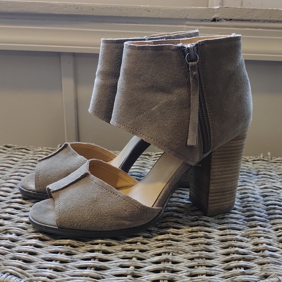 Kelsi Dagger Brooklyn Gaya Open Toe Bootie - Picture 3 of 13